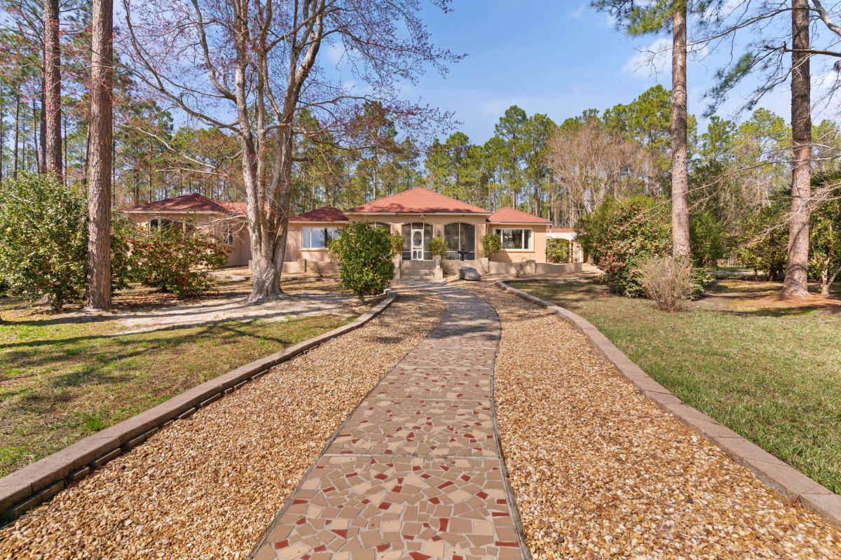 25-acre homestead with lake views, mature trees, and a private dock in Brantley County GA