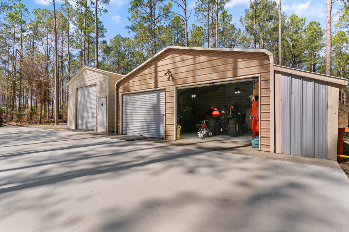 Climate-controlled 19' x 27' workshop with insulation for year-round use