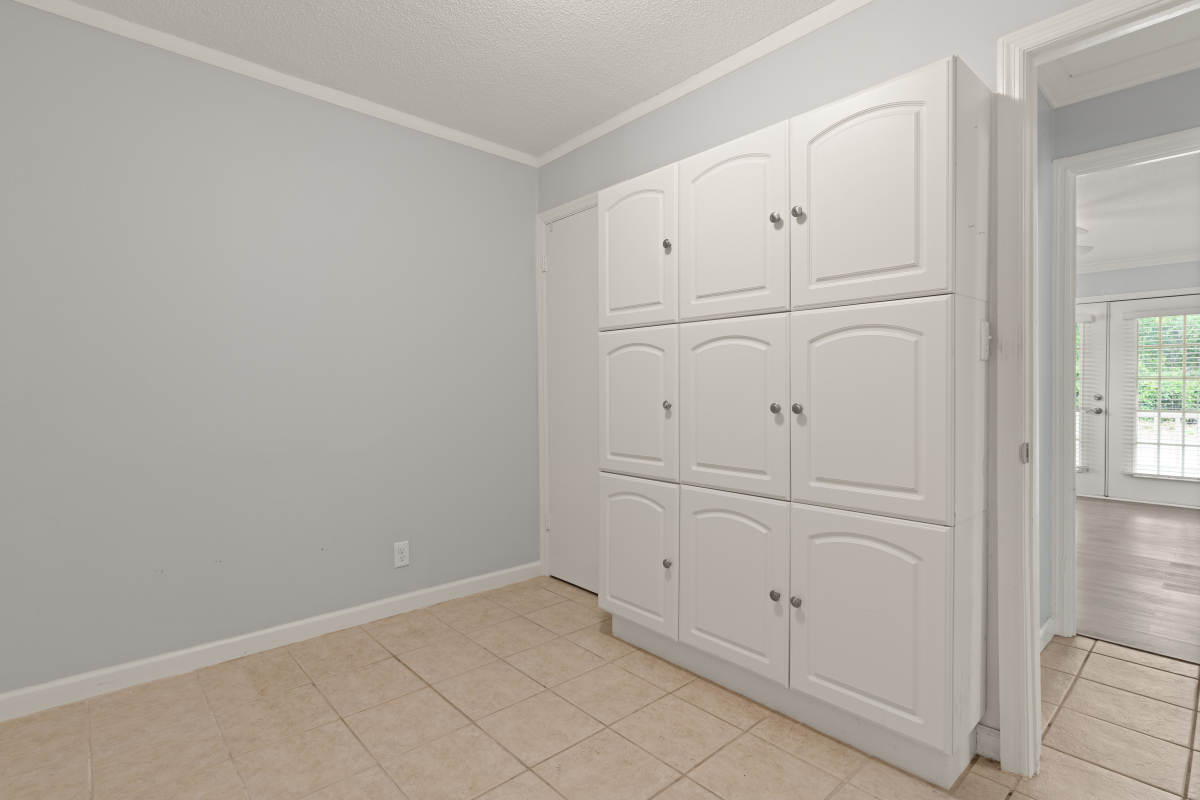 DSC03300 Versatile downstairs flex space in 701 3rd Ave St Simons Island home, ideal for home office or butler pantry